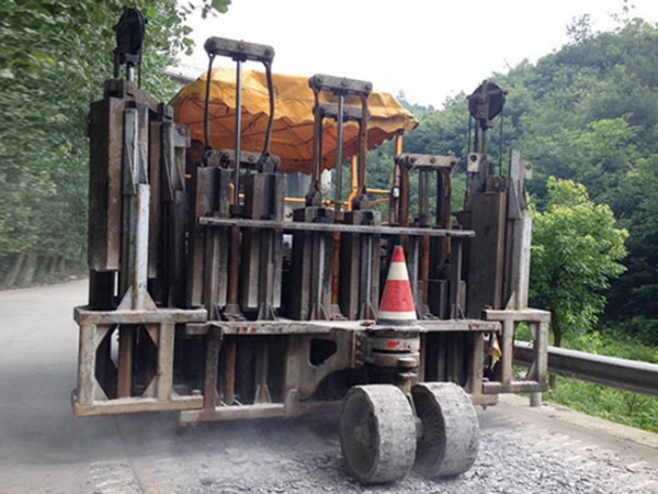 多锤头水泥路面破碎机
